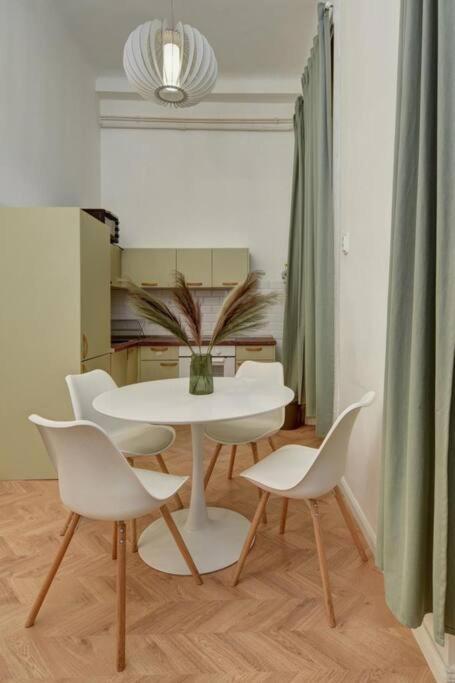 Lovely 3 Bedrooms Apartment In The Jewish Quarter Будапеща Екстериор снимка