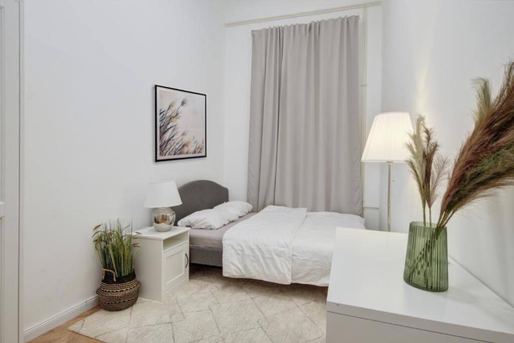 Lovely 3 Bedrooms Apartment In The Jewish Quarter Будапеща Екстериор снимка